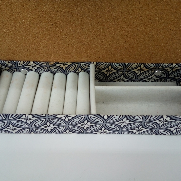 Jewelry Stand w. 3 New Pairs of Colorful Fringe Earrings - Picture 12 of 16